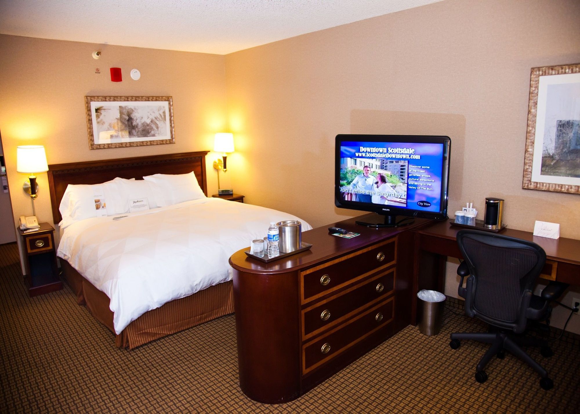 Radisson Hotel Phoenix Airport Rum bild